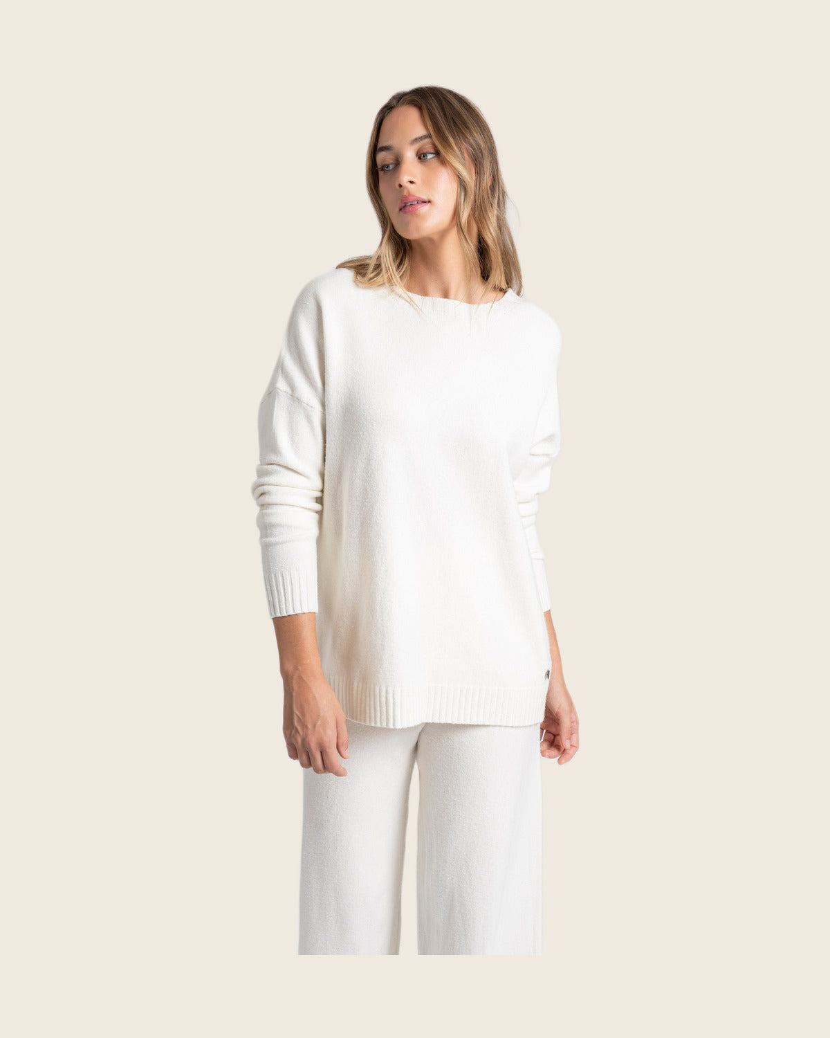 WHITE / U